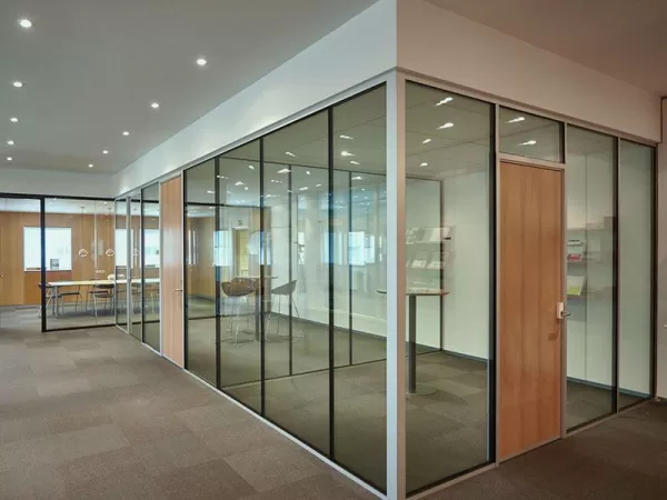 DIVISÓRIAS DE VIDRO